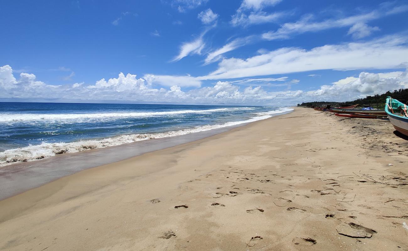 Photo de Pattipulam Beach avec sable beige de surface