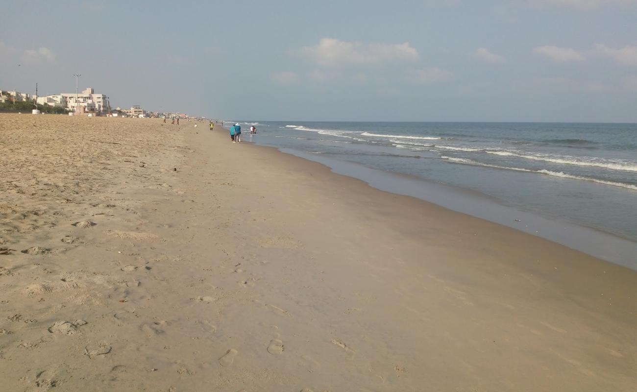Photo de Thiruvalluvar Nagar Beach avec sable beige de surface