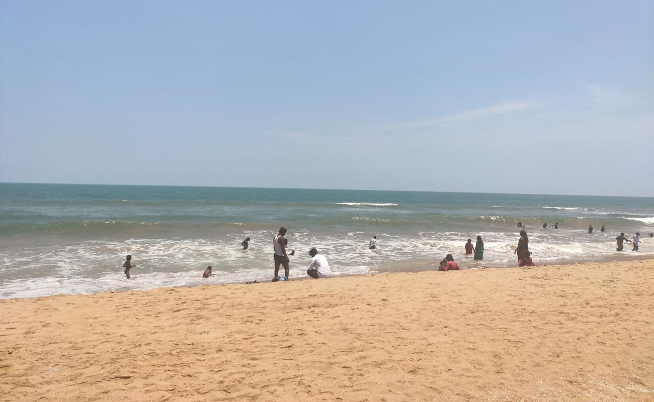 Photo de Koduru Beach avec sable beige de surface