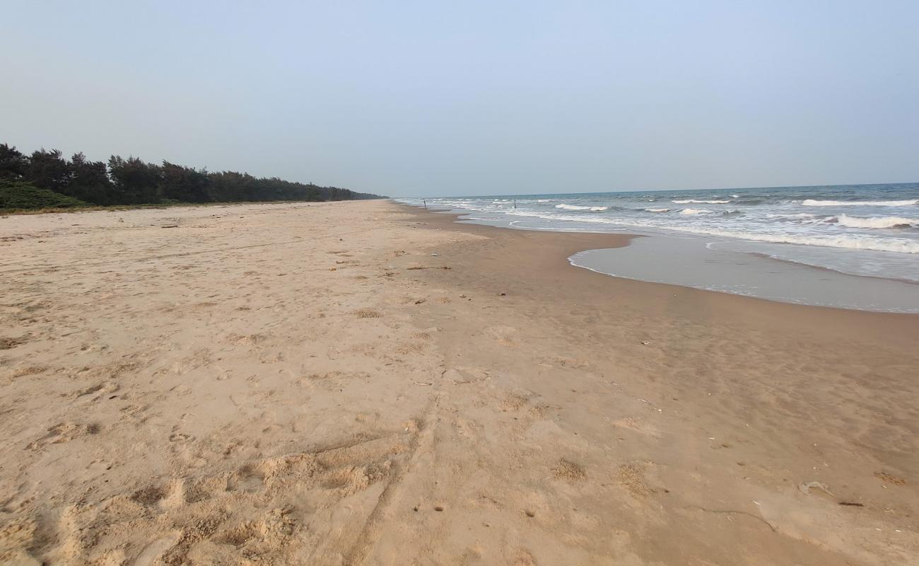 Photo de Chinaganjam Beach avec sable lumineux de surface