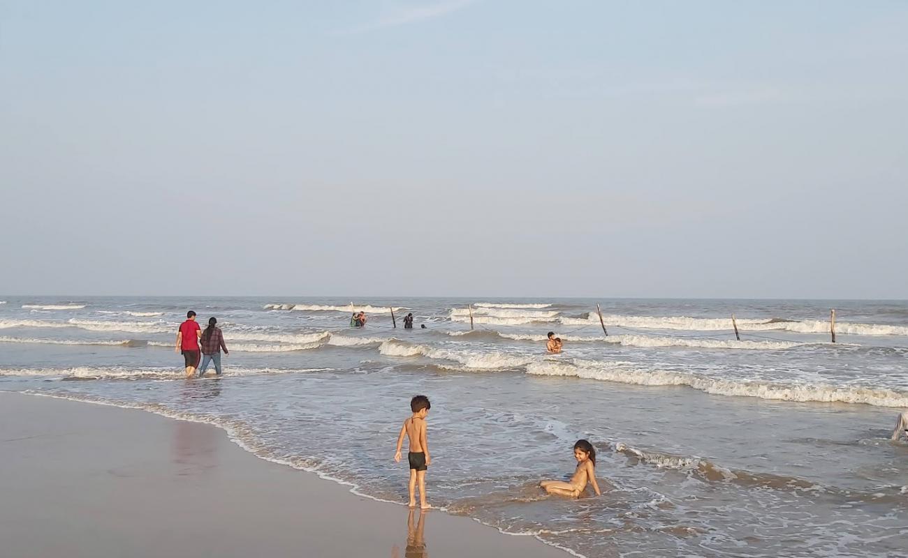 Photo de Machilipatnam Beach avec sable lumineux de surface