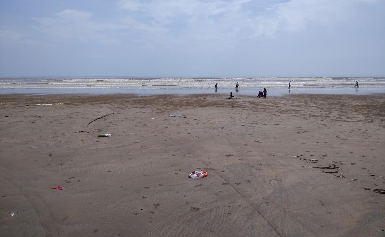 Photo de Pedapatnam Beach avec sable beige fin de surface