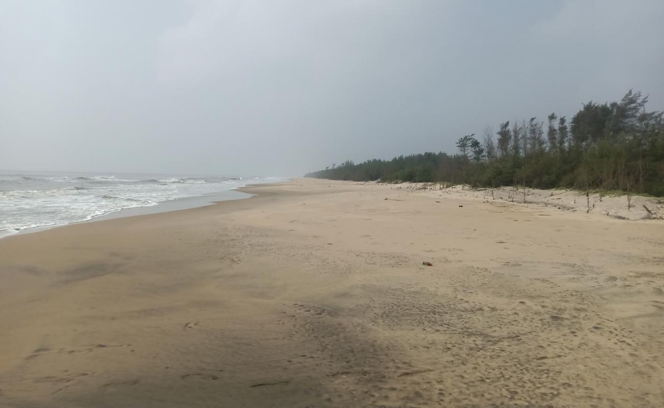 Photo de K. D. P. Beach avec sable fin et lumineux de surface