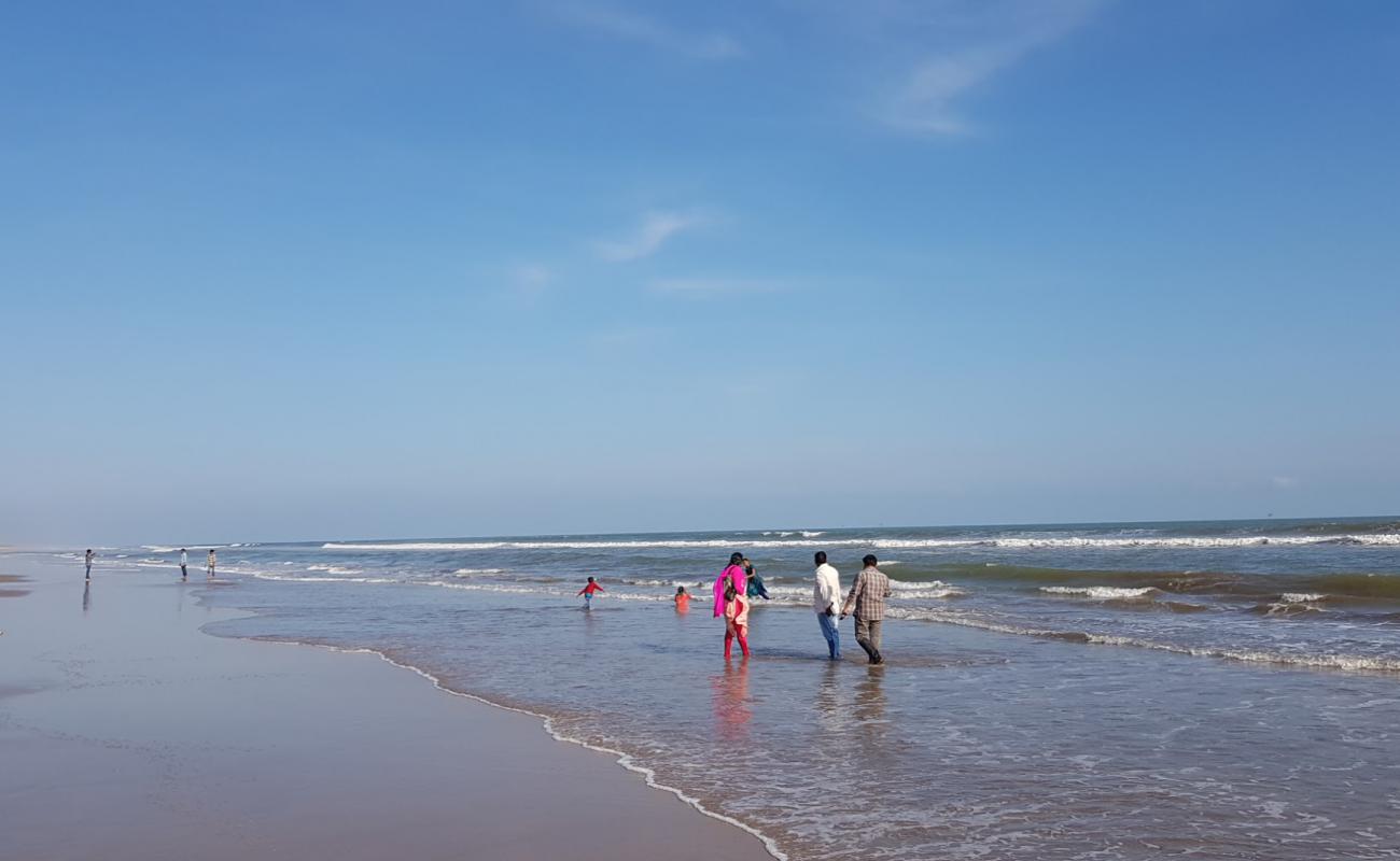 Photo de Surasani Yanam Beach avec sable beige fin de surface