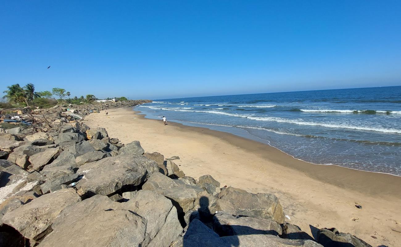 Photo de Uppada Beach avec sable beige de surface