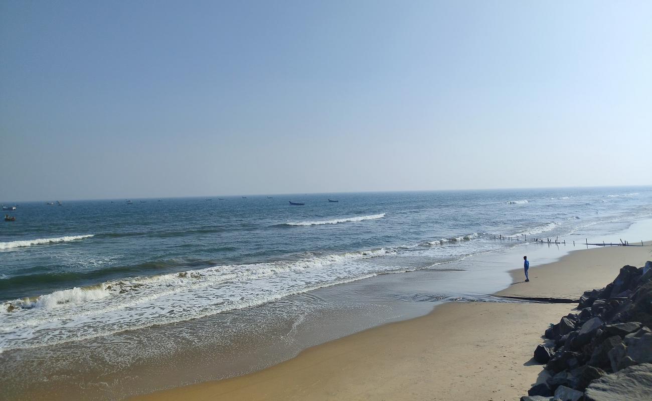 Photo de Konapapapeta Beach avec sable beige de surface