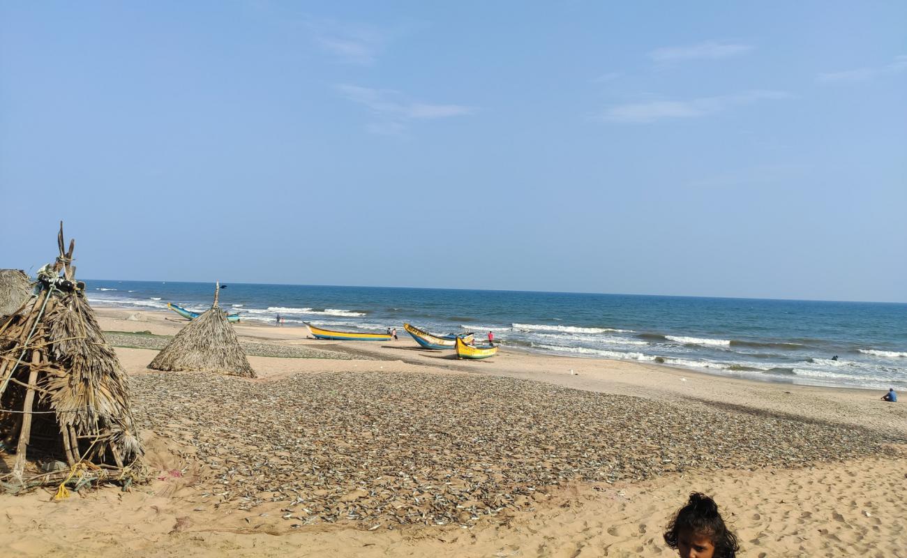 Photo de Danvaipeta Beach avec sable lumineux de surface