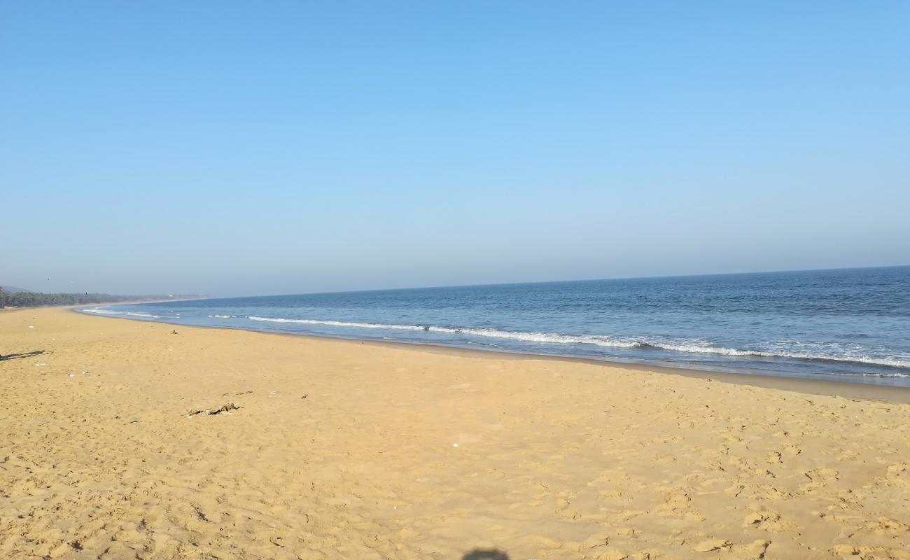 Photo de Uppada Beach avec sable beige de surface