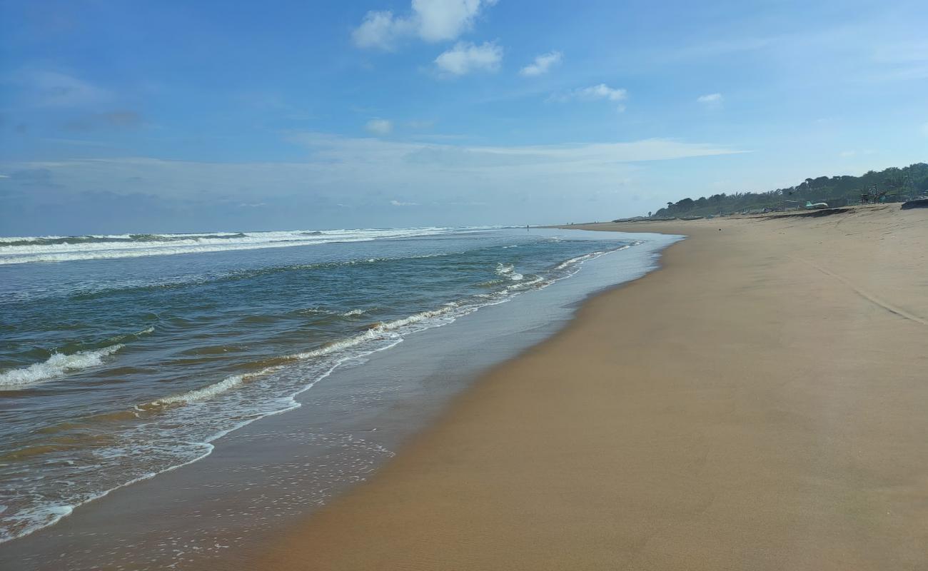 Photo de Mogadalapadu Beach avec sable beige fin de surface