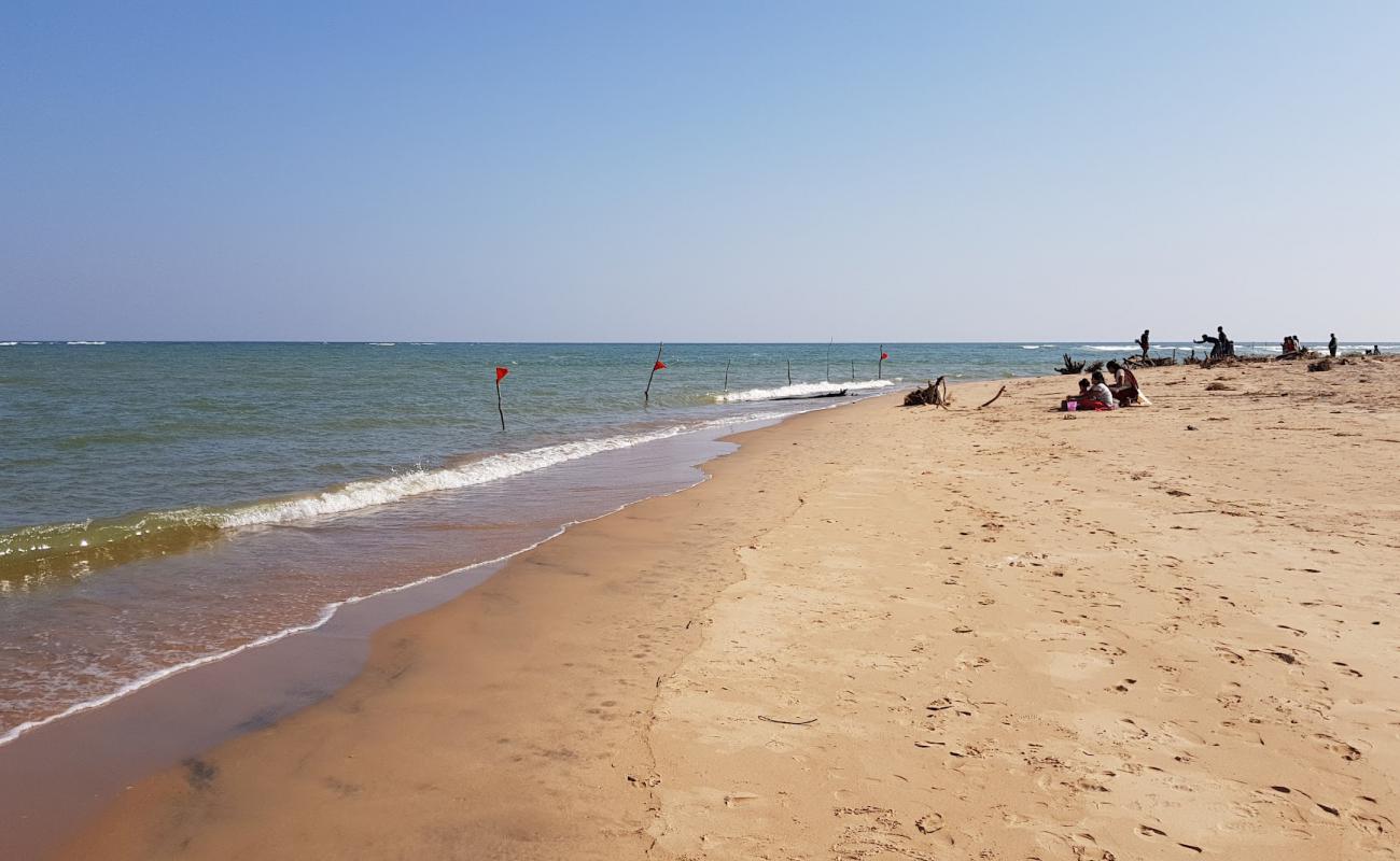 Photo de Port Kalingapatnam Beach avec sable lumineux de surface