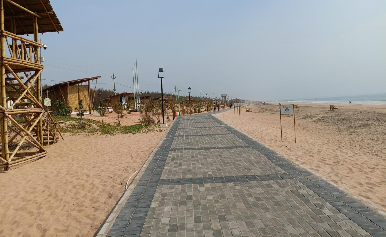 Photo de Sonpur Beach avec sable lumineux de surface