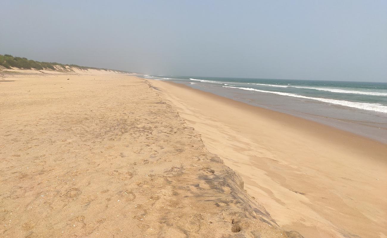 Photo de Markandi Beach avec sable lumineux de surface