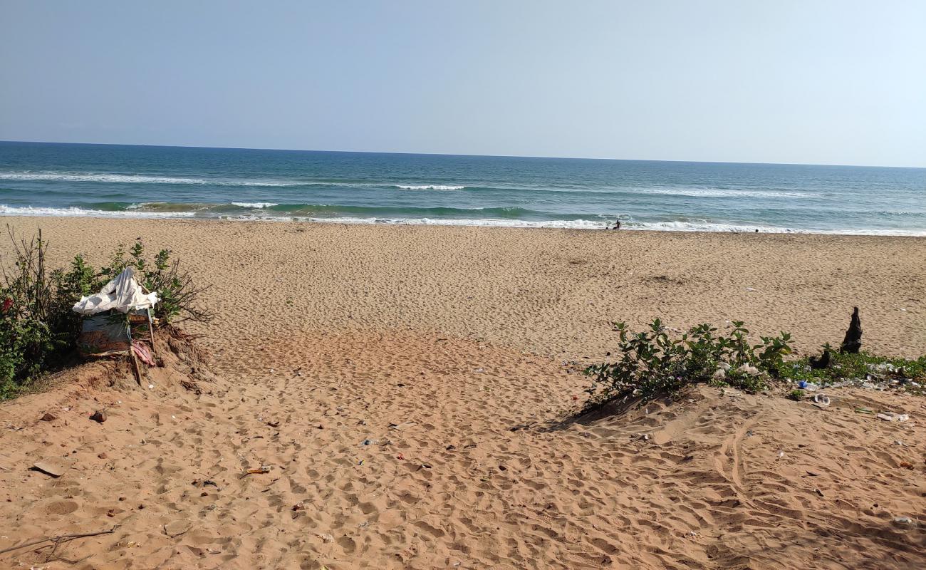 Photo de Bateswar Beach avec sable lumineux de surface