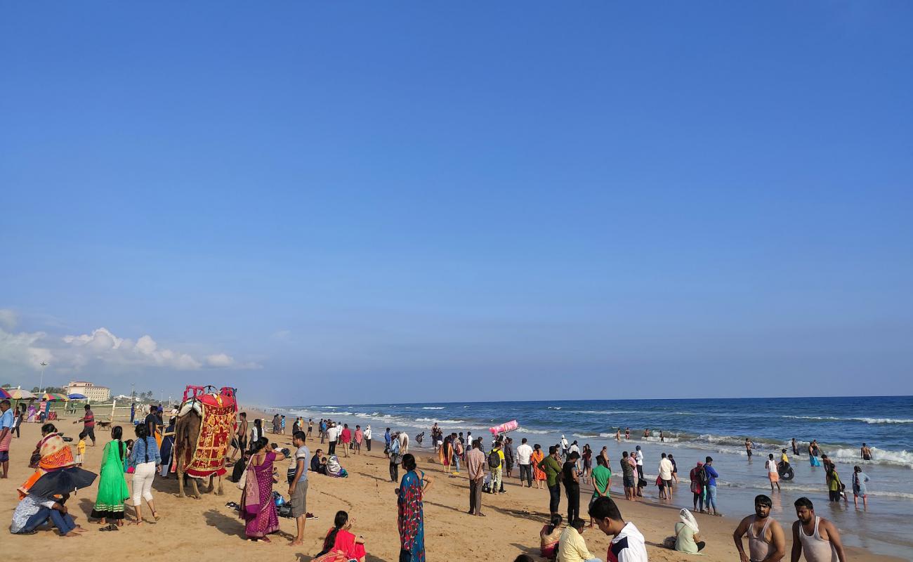 Photo de Sea Beach Of Puri avec sable lumineux de surface