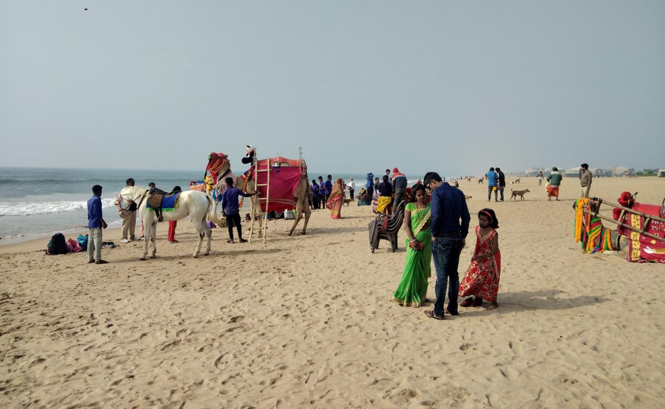 Photo de Puri Beach avec sable fin et lumineux de surface