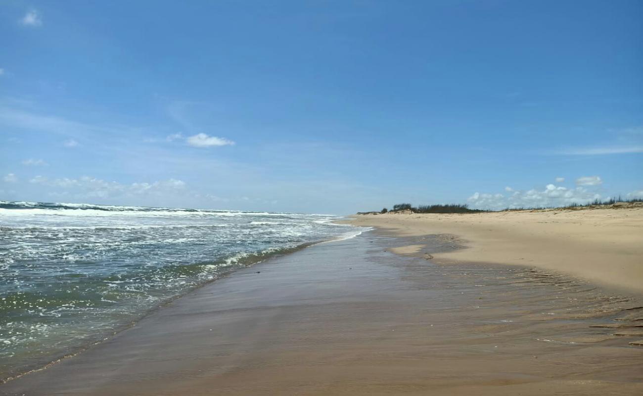 Photo de Singharapal Beach avec sable fin et lumineux de surface