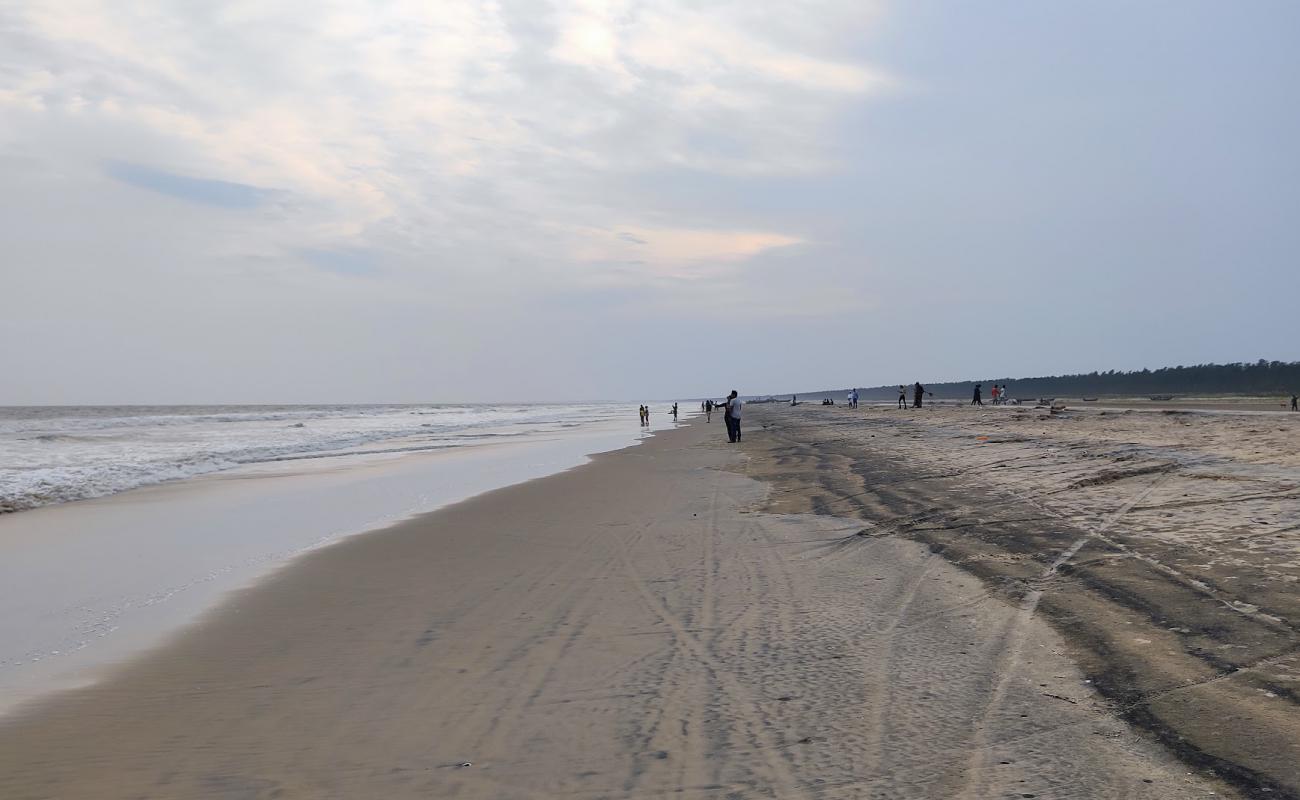 Photo de Dagara Sea Beach avec sable lumineux de surface