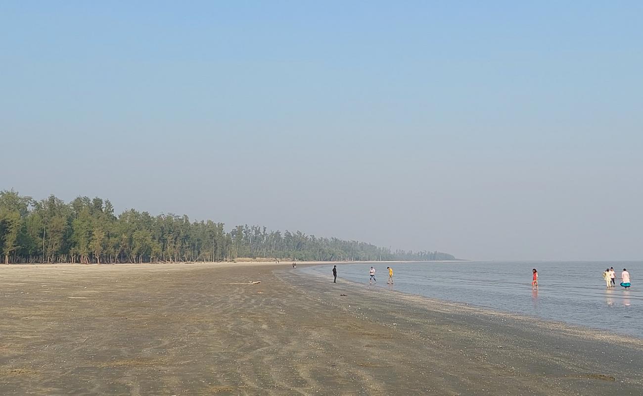 Photo de Hijli Sea Beach avec sable beige de surface