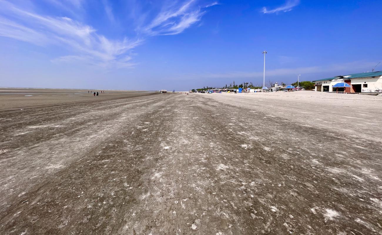 Photo de BakKhali Sea Beach avec sable beige de surface