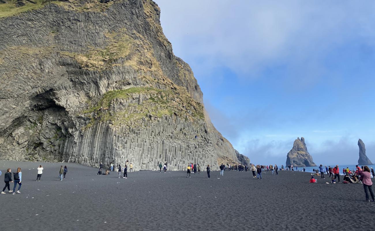 Photo de Reynisfjara Beach avec caillou fin noir de surface