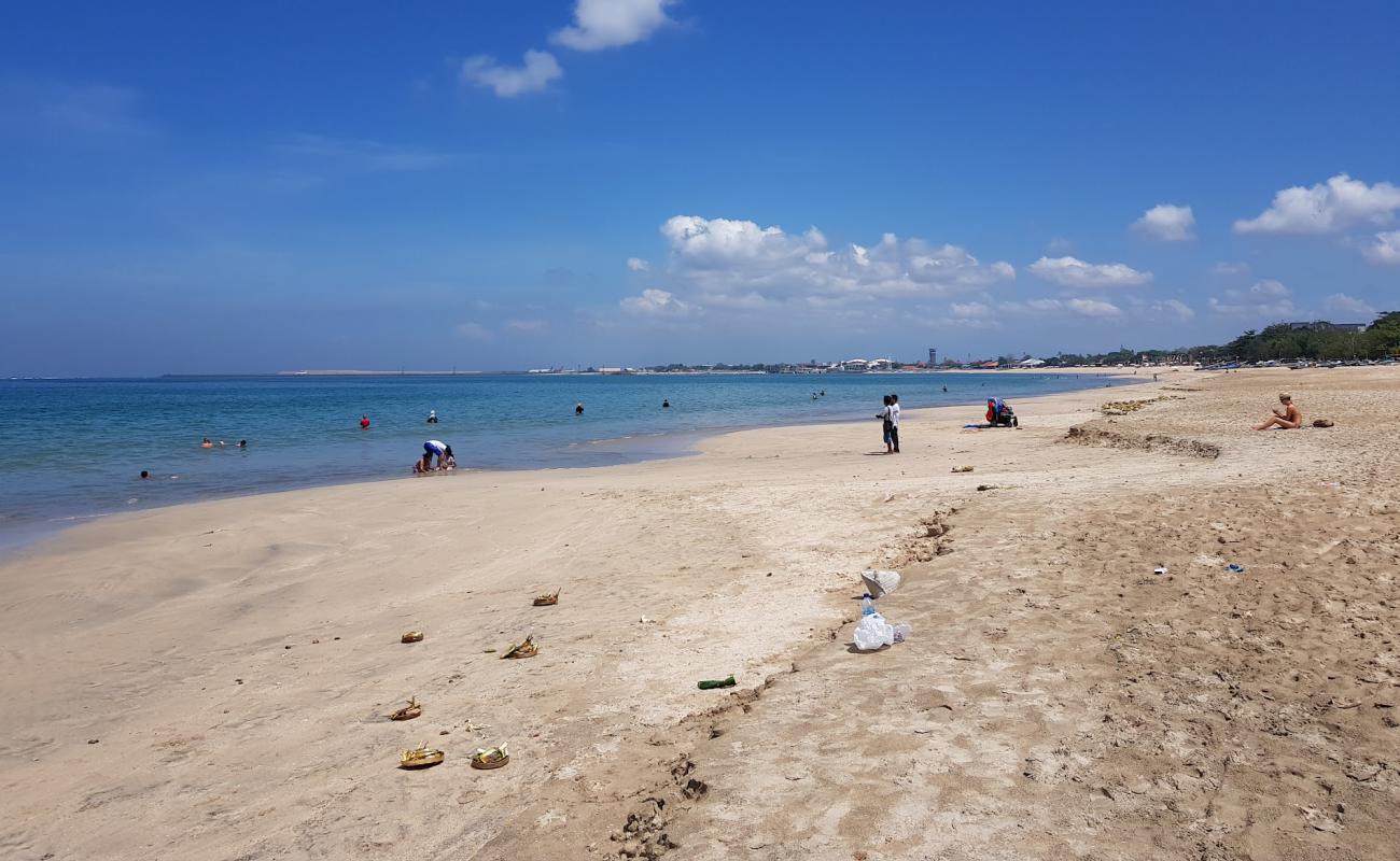 Photo de Plage de Jimbaran avec sable beige fin de surface