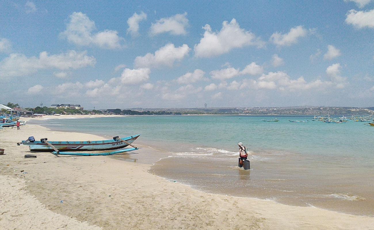 Photo de Kelan Beach avec sable lumineux de surface