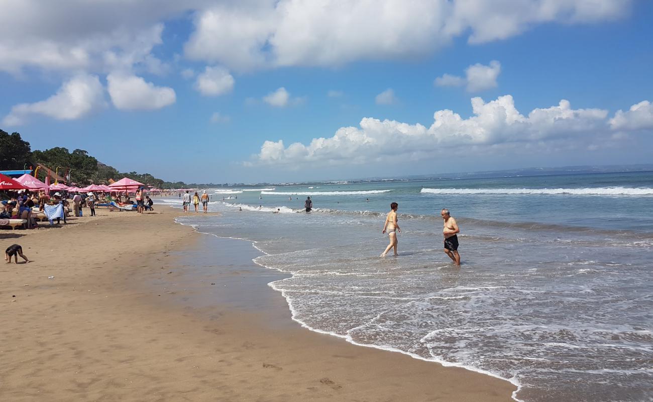 Photo de Plage de Seminyak avec sable fin et lumineux de surface