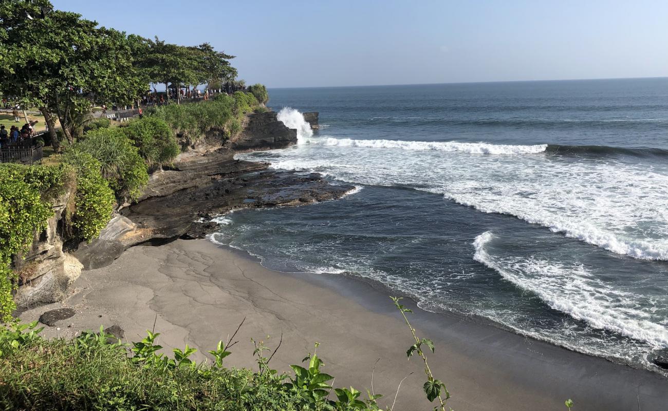 Photo de Batu Bolong Temple Beach avec roches de surface