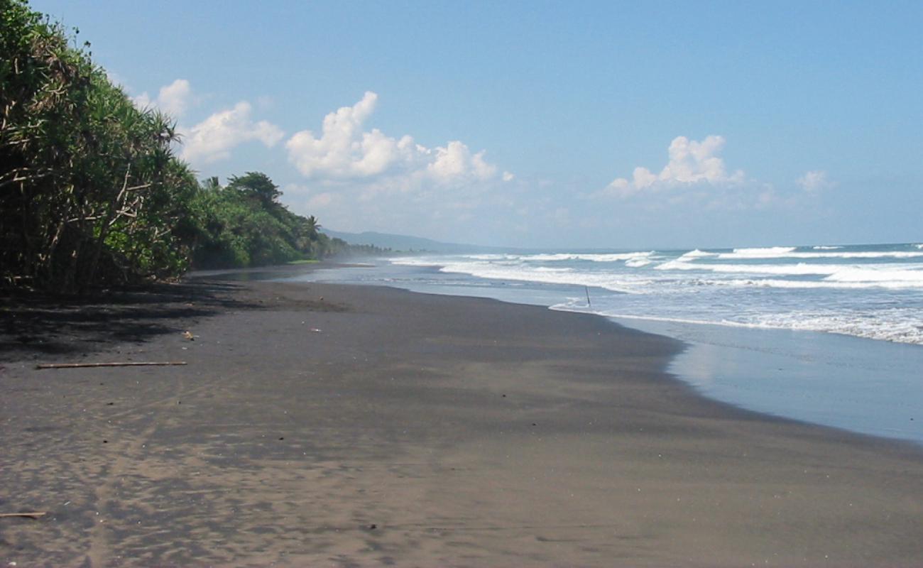 Photo de Mekayu Beach avec sable brun de surface