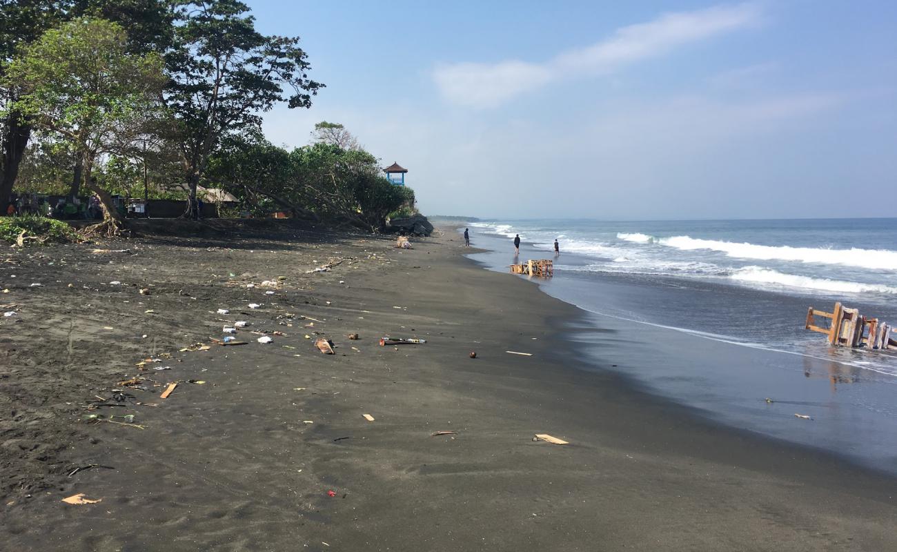 Photo de Dlod Low Beach avec sable brun de surface