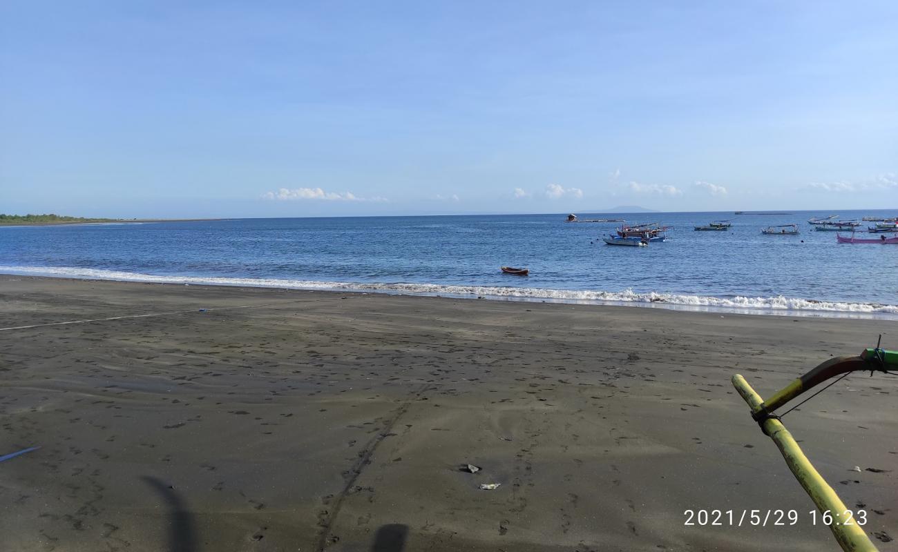 Photo de Candikusuma Beach avec sable brun de surface