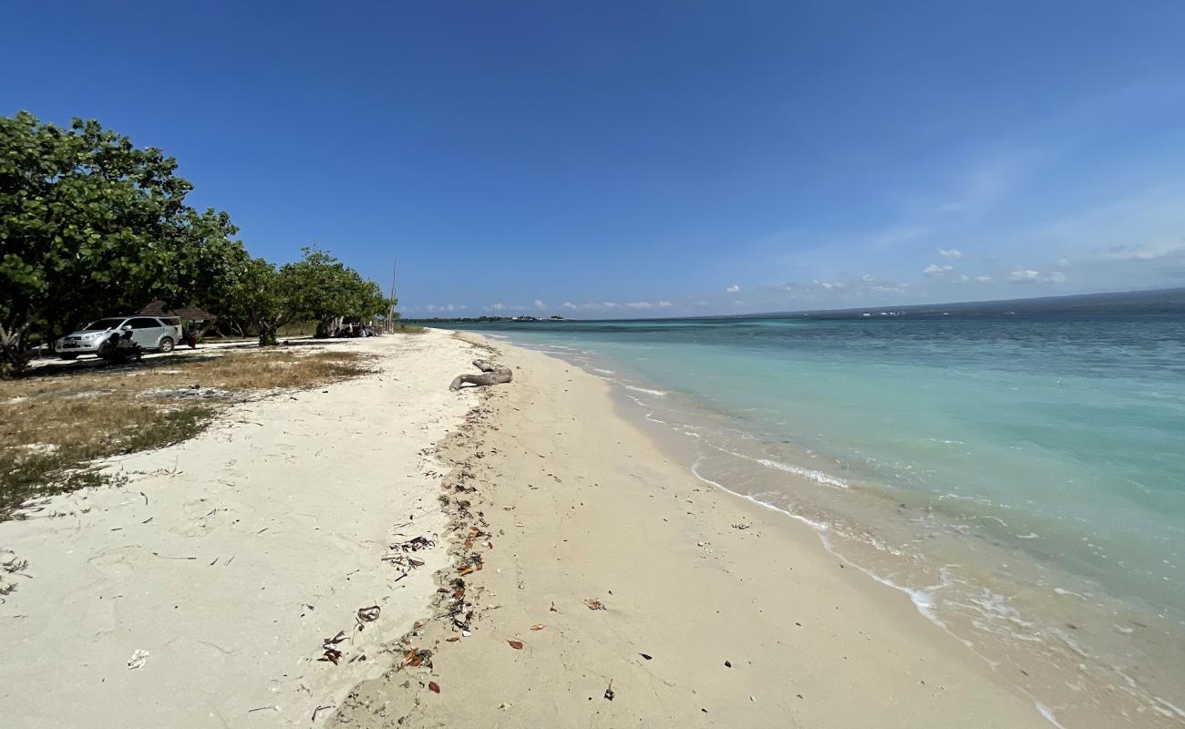 Photo de Prapat Agung Beach avec sable fin et lumineux de surface