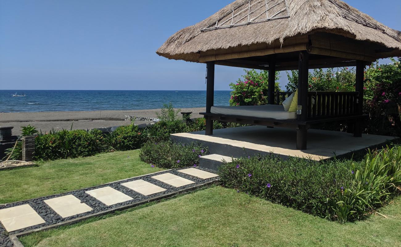 Photo de Banjar Beach avec sable gris de surface