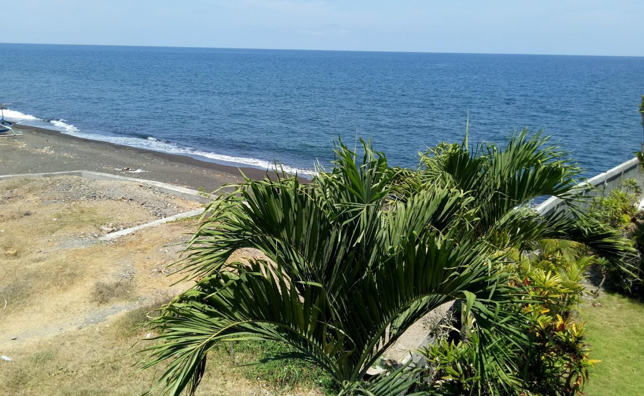 Photo de Bungkulan Beach avec sable gris de surface