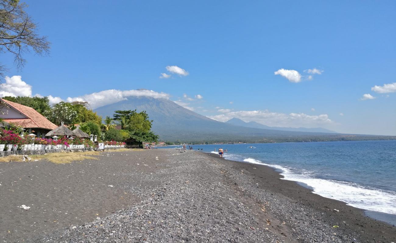 Photo de Amed Beach avec sable gris avec caillou de surface