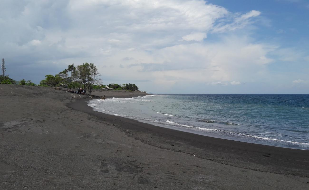 Photo de Karangnadi Beach avec sable gris de surface