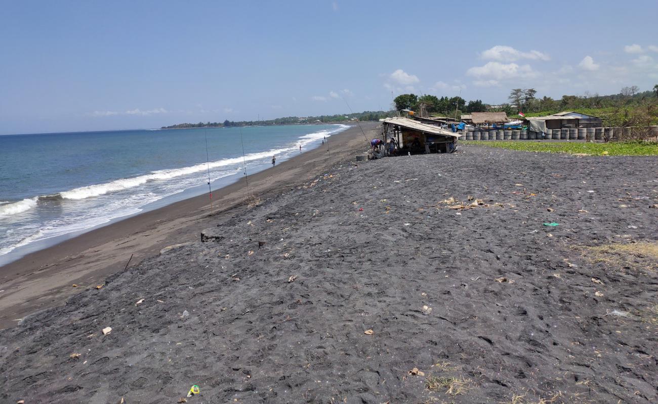 Photo de Cucukan Beach avec sable gris de surface