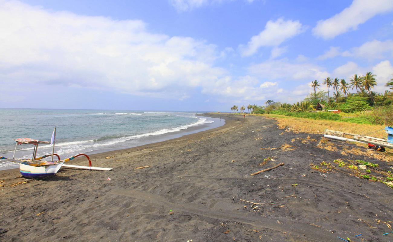 Photo de Gumicik Ketewel Beach avec sable gris de surface