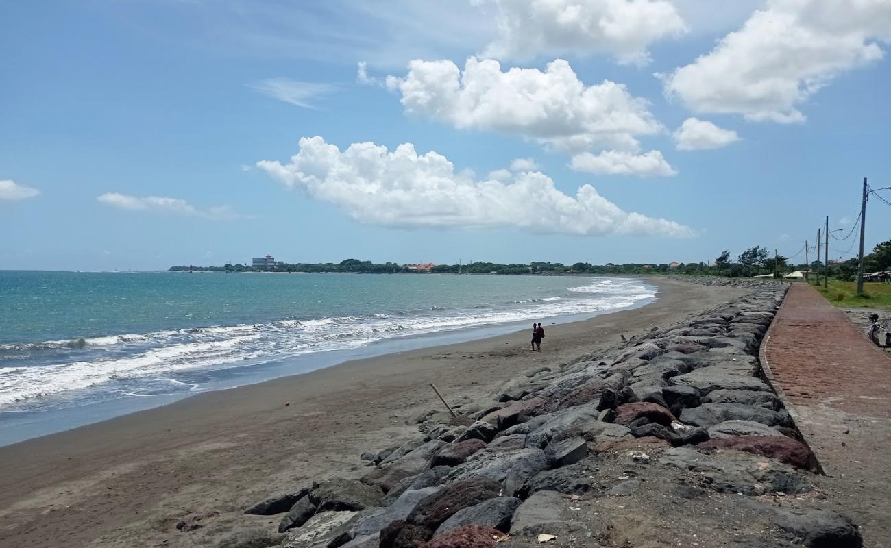 Photo de Biaung Beach avec sable gris de surface