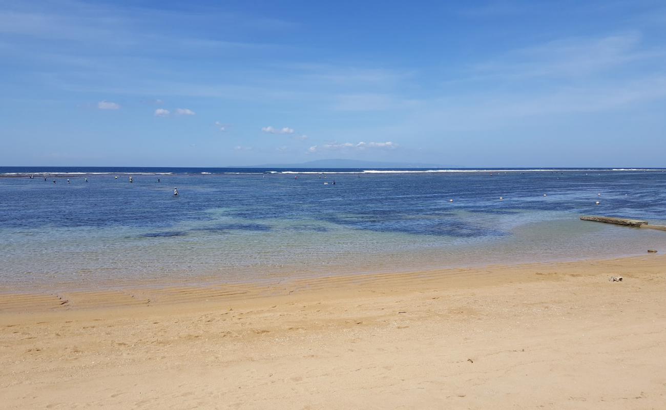 Photo de Sanur Beach avec sable lumineux de surface