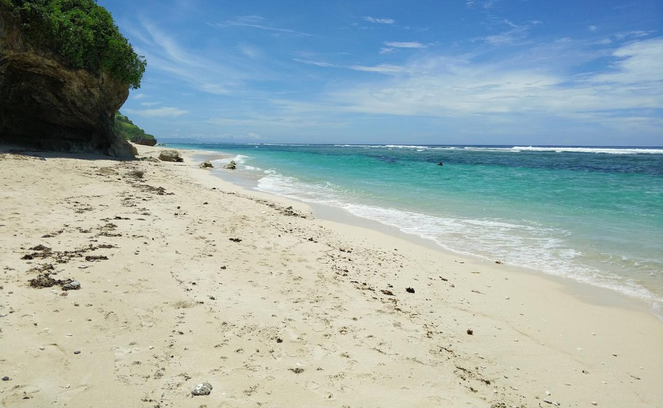 Photo de Timbis Beach avec sable beige de surface