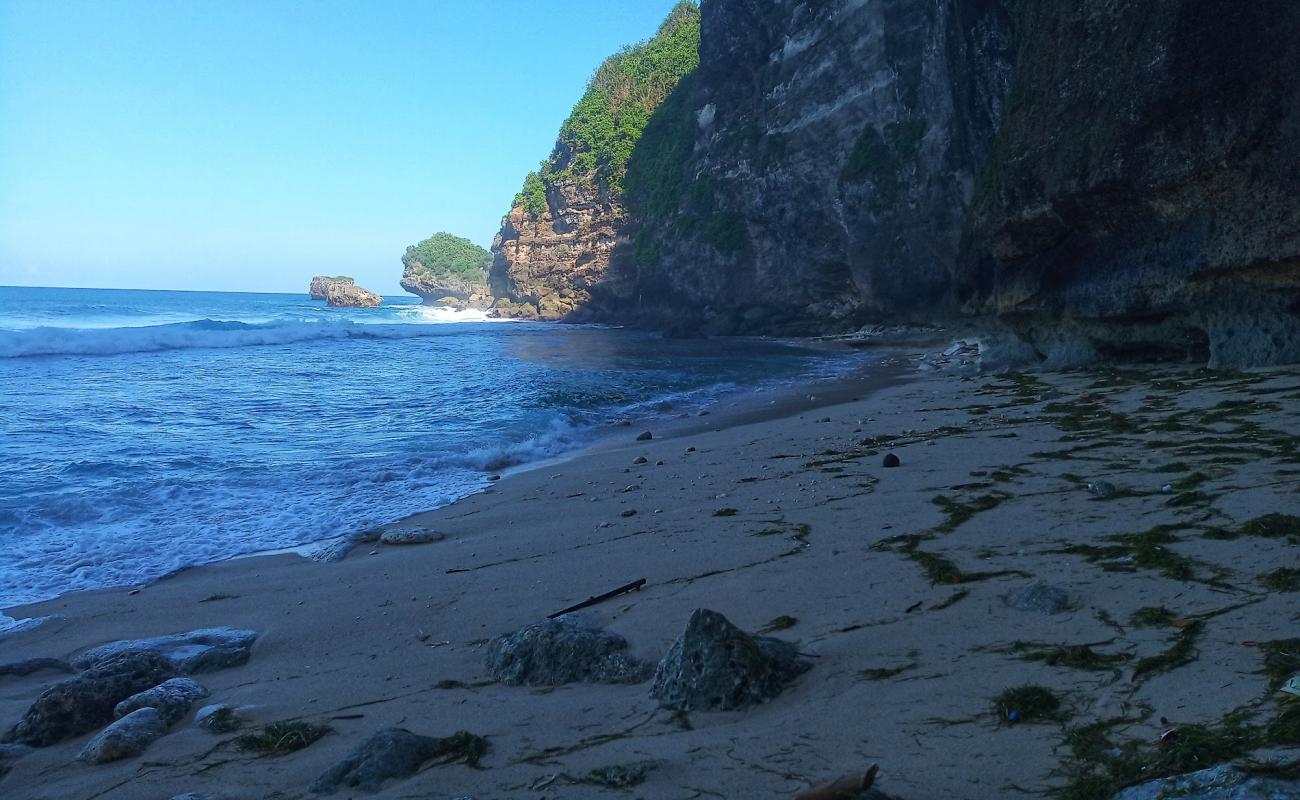 Photo de Samsara beach avec sable brillant et rochers de surface