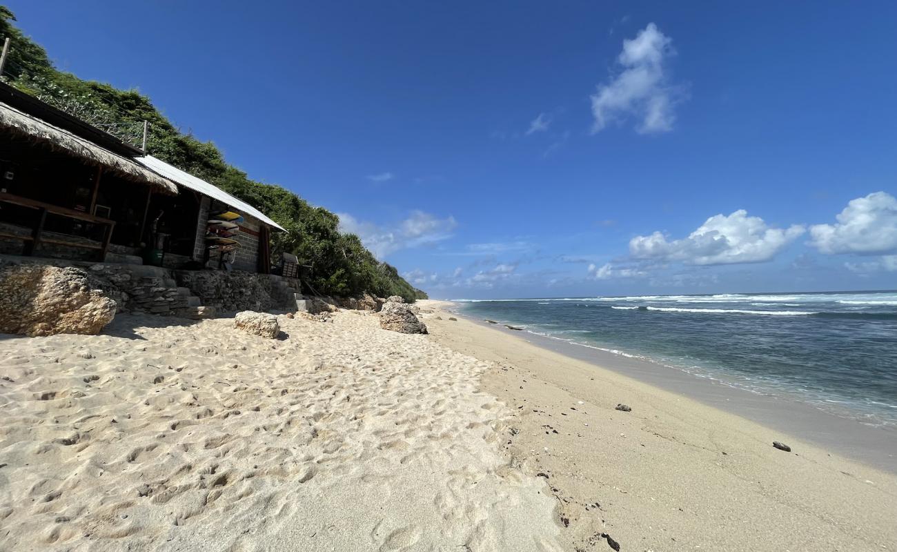 Photo de Nyang Nyang Beach avec sable lumineux de surface