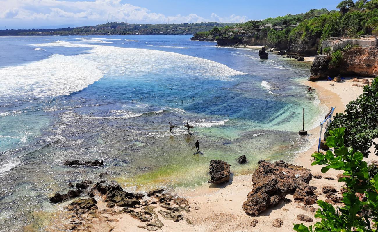 Photo de Secret Point Beach avec sable beige de surface