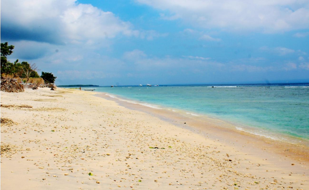 Photo de Praparat beach avec sable clair avec caillou de surface