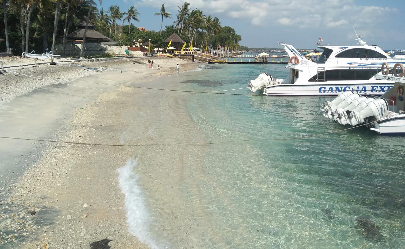 Photo de Buyuk Harbour avec sable clair avec caillou de surface