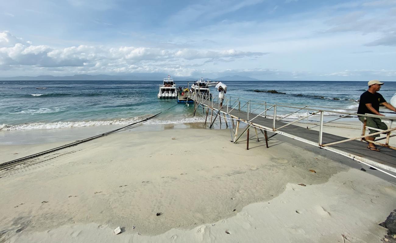 Photo de Sampalan Beach avec sable gris de surface