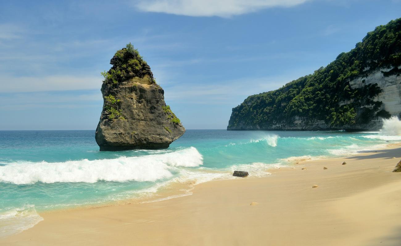 Photo de Suwehan Beach avec sable blanc de surface