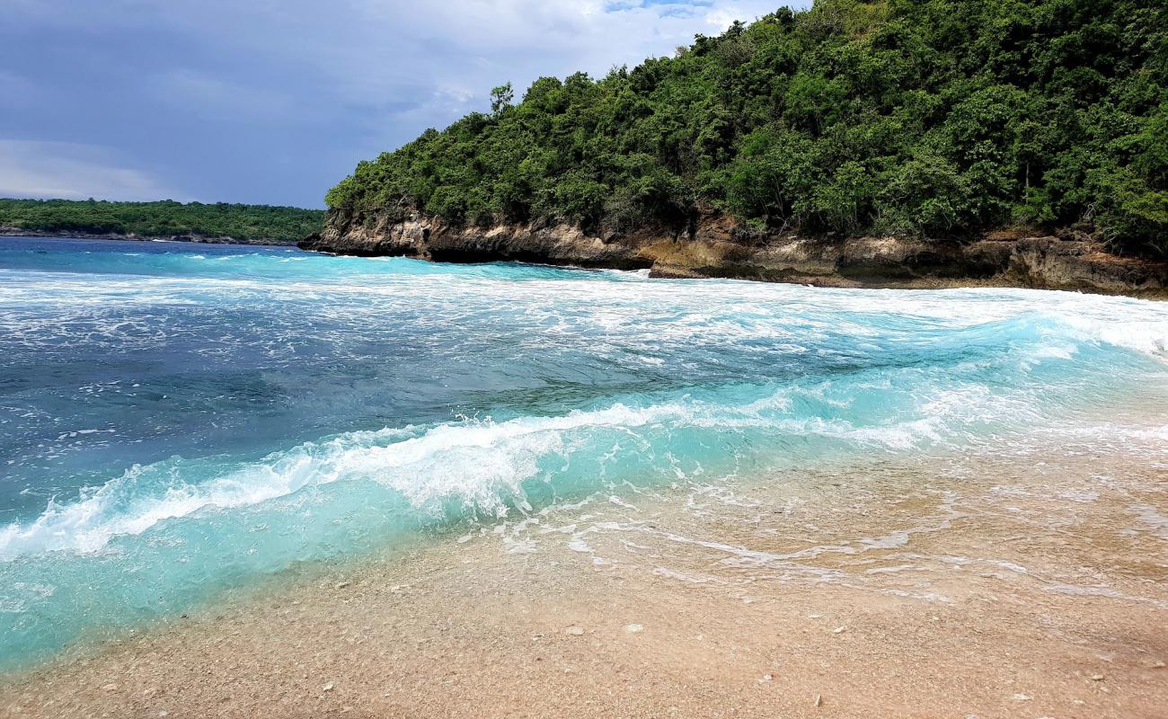 Photo de Puyung Beach avec sable blanc de surface