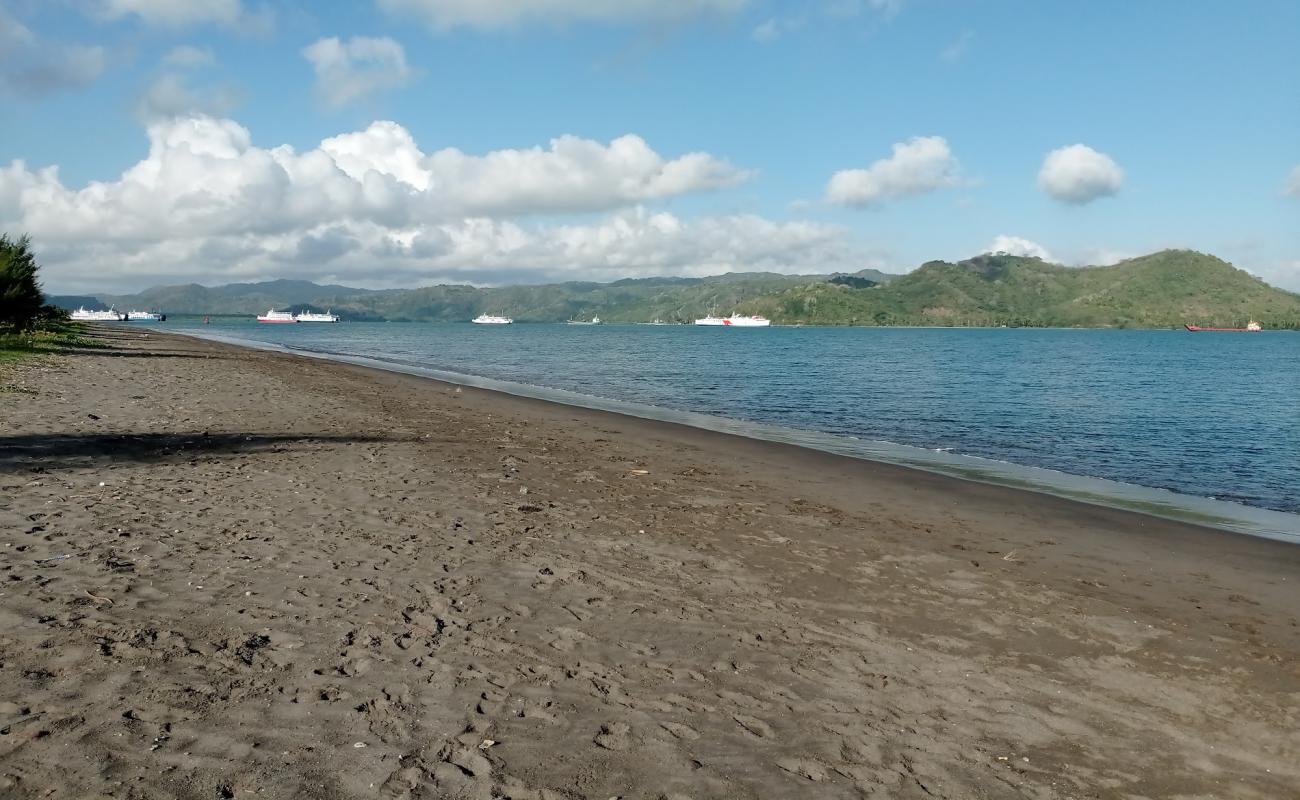 Photo de Napak Tilas Beach avec sable beige de surface